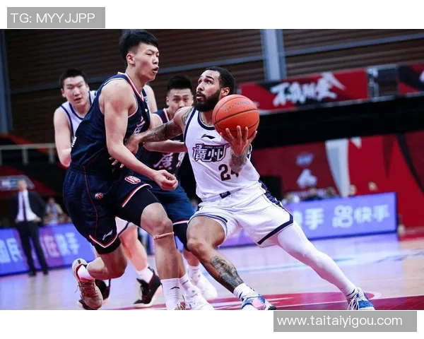 阿斯坦纳与基辅的激烈对决揭示了足球战术的博弈与球队实力的较量