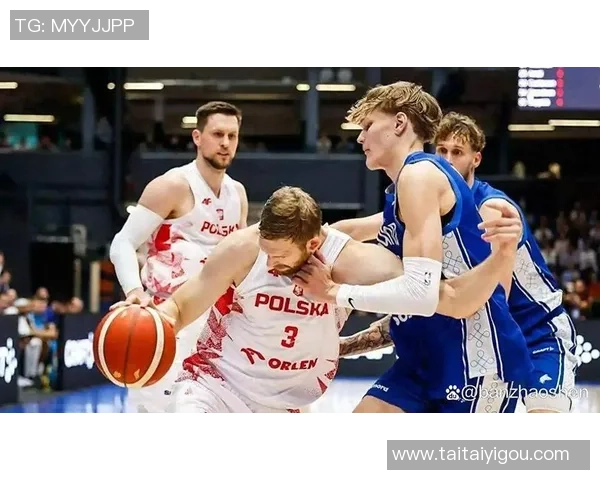 中国男篮对阵波兰的精彩较量与赛场背后的故事