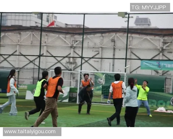 飞盘战术揭秘：上海飞盘队如何运用包夹策略提升比赛胜率MBA