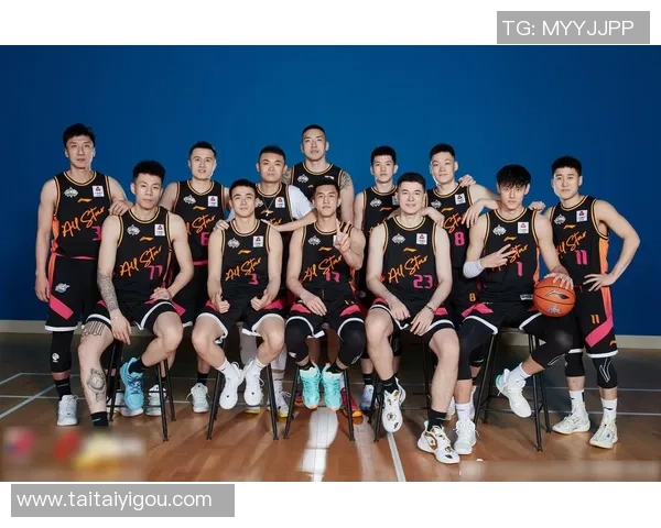 篮球明星场上打闹引发热议友谊与竞争的微妙平衡探讨